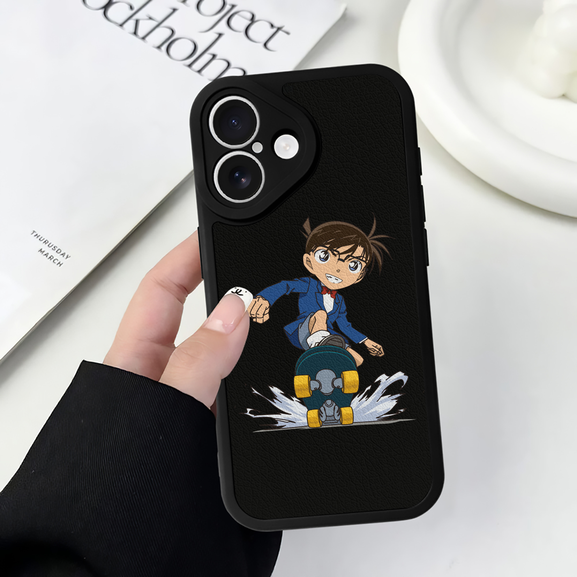 （画像用） 名探偵コナン 江戸川 コナン Detective Conan Conan Edogawa 【iPhone 16シリーズ対応】シリコンスマホケース（レザー調） 材質：シリコン